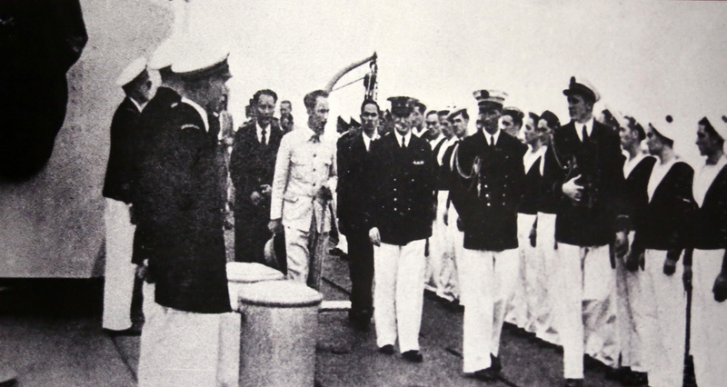 Bác hội kiến với Cao ủy Pháp là Georges Thierry d’Argenlieu trên tuần dương hạm của Pháp đỗ trên Vịnh Hạ Long