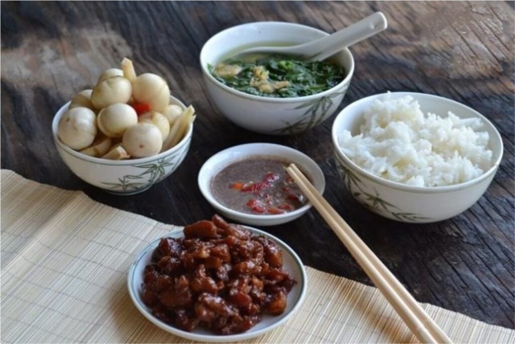 Mắm cáy là thức chấm không thể thiếu trong nhiều món ăn ở Xuân Sơn.