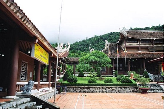 Quán chay Nàng Tấm, Yên Tử, Quảng Ninh ghi điểm trong lòng thực khách với không gian ngôi biệt thự cổ tuyệt đẹp