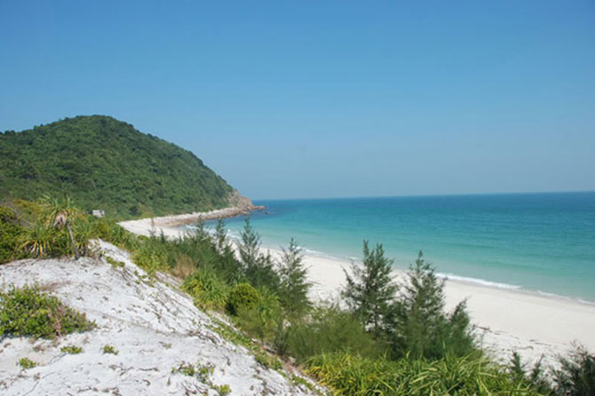 Minh Châu - xã đảo nổi tiếng với biển xanh cát trắng