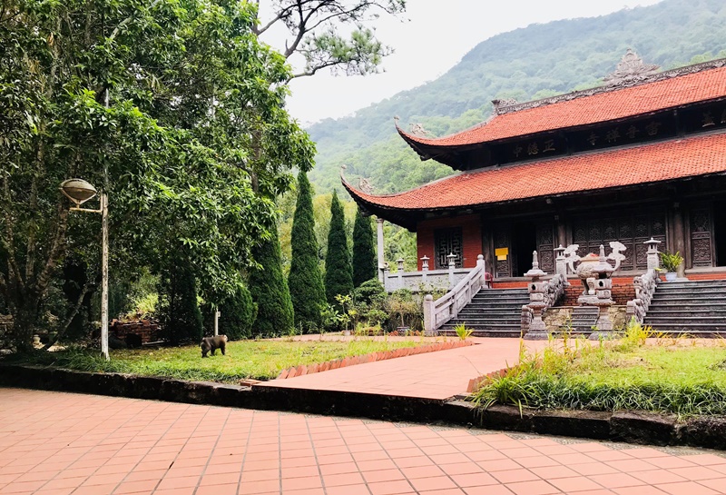 Chùa Lôi Âm là ngôi chùa linh thiêng ở Quảng Ninh