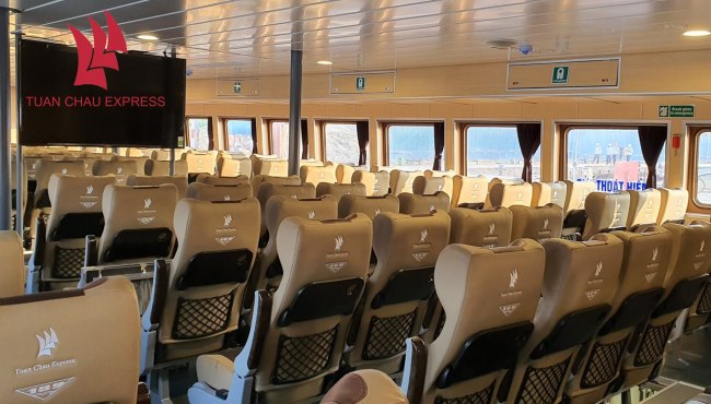 Tuần Châu Express được thiết kế hiện đại, mất khoảng 2 giờ cho hành trình từ Tuần Châu tới Cô Tô và ngược lại.
