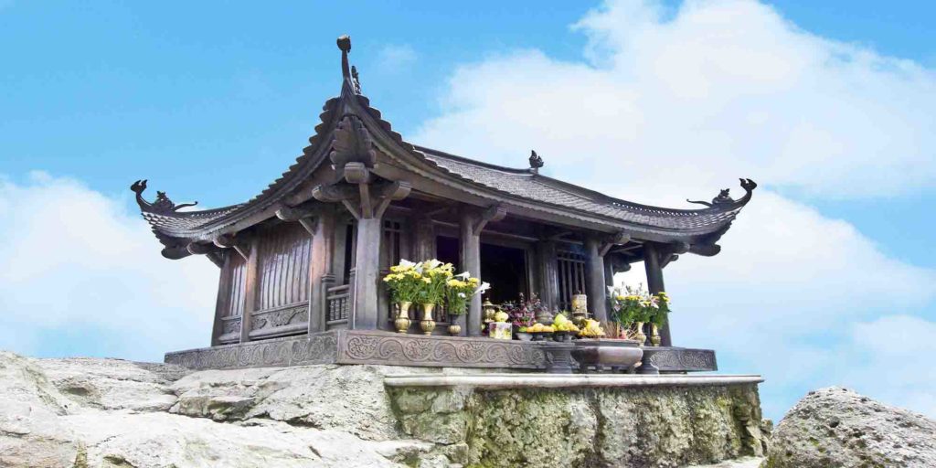 Yên Tử được xem là "đất tổ của Phật giáo Việt Nam" từ thời nước Đại Việt, đây cũng là một trong những điểm du lịch tâm linh hấp dẫn tại Quảng Ninh.